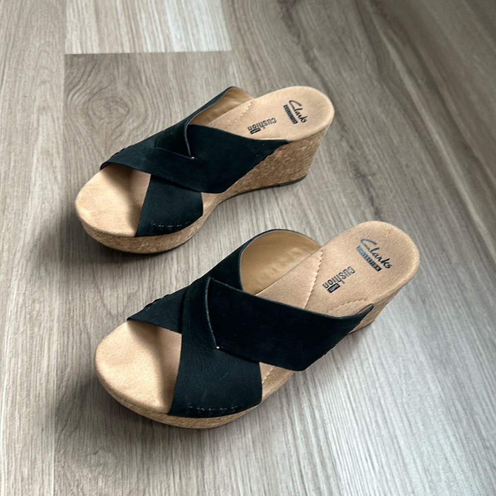 Clarks soft cushion collection wedge sandals size 6 1/2